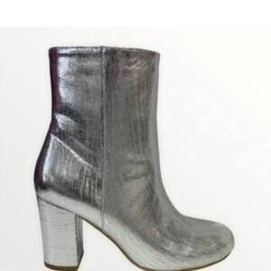 NEW CAMEL THREADS women's gia booties in silver